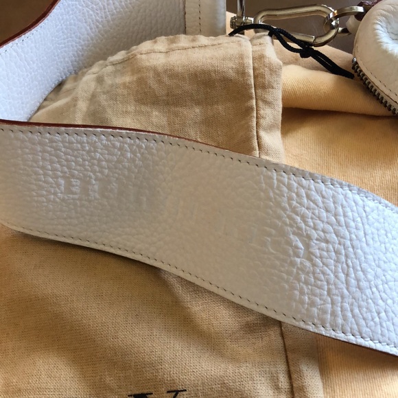 Burberry White Leather Barrel Bag - Picture 3 of 10